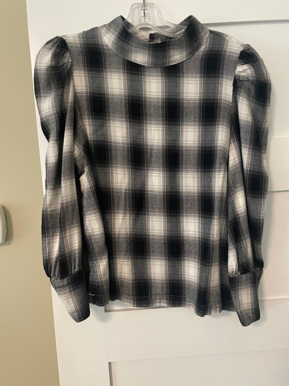 GAP Black & White Plaid Puff Sleeve Mock Neck Blouse